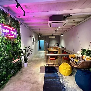  Hostel Swing & Pillows @ Street Ma­lay­sia