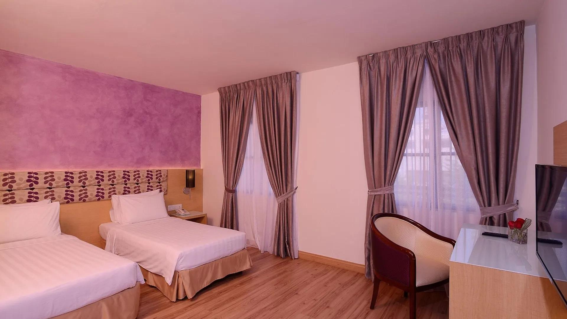 Bella Vista Waterfront Resort, Kuah Langkawi 3*,  Малайзия