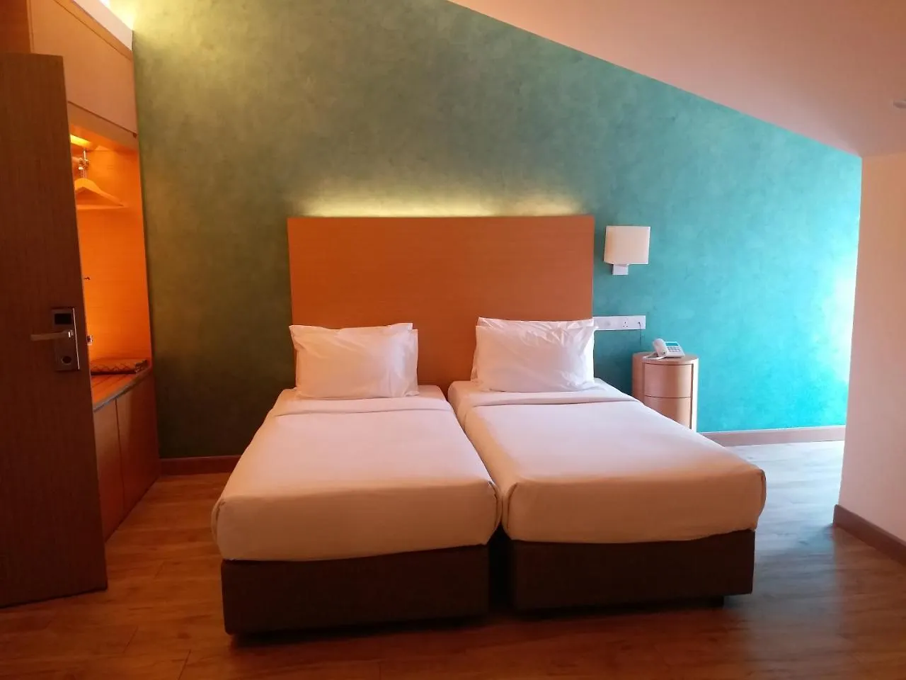 Курортный комплекс Bella Vista Waterfront Resort, Kuah Langkawi